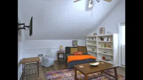Beautiful Attic in Downtown - Image 2