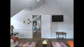 Beautiful Attic in Downtown - Image 3