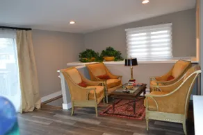 Apartment in Clarendon Hills. - Image 2