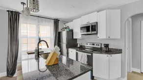 Luxury Apartment In Lakewood - Image 5