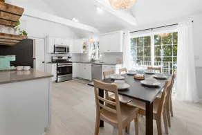 Updated, Cozy Cape Home, 5 min Walk to Long Pond - Image 2