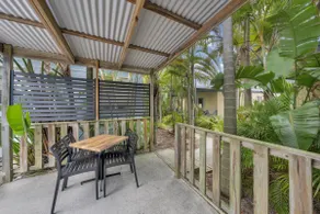Bangalow Cabin - Image 3