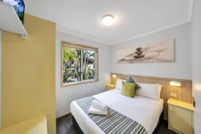 Bangalow Cabin - Image 4