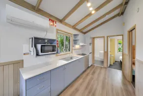 Bangalow Cabin - Image 5