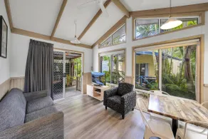 Bangalow Cabin - Image 2