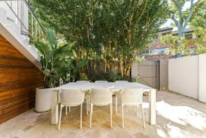 New Farm Hideaway With Courtyard - 2bed-1bath-1car - Image 4
