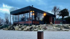 Unusual cottage with panoramic view, air conditioning & hot tub - Image 2