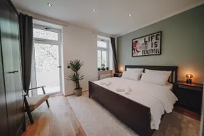 Edler Wohnraum: 2-BR Apartment A/C Lift Balcony - Image 4