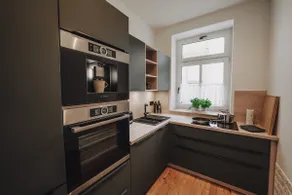 Edler Wohnraum: 2-BR Apartment A/C Lift Balcony - Image 2
