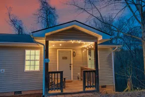Boho Mod | 10 Mins to AVL Office & High Speed Wifi - Image 3