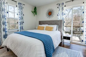Boho Mod | 10 Mins to AVL Office & High Speed Wifi - Image 2