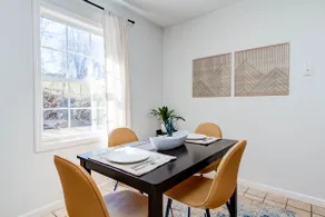 Boho Mod | 10 Mins to AVL Office & High Speed Wifi - Image 4