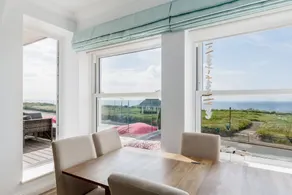 Sandy Beach, 3 Bed & Parking with Sea Views - Image 4