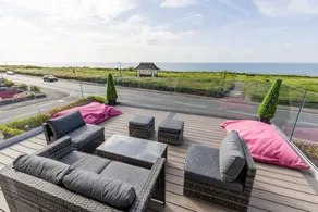 Sandy Beach, 3 Bed & Parking with Sea Views - Image 3