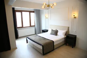 Private Balcony{1000 MBPS} 32” - Image 2