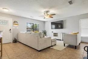 Lg 3 bedroom home with game rm - Image 3