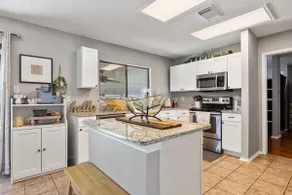 Lg 3 bedroom home with game rm - Image 4