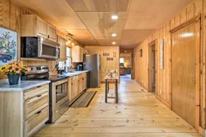 Spacious Cabin with Hot Tub near Carters Lake - Image 3
