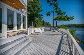 Luxury Waterfront Private Property with Hot Tub - Image 4
