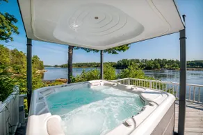 Luxury Waterfront Private Property with Hot Tub - Image 5