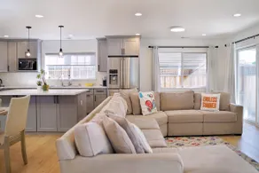 Beauty House near Apple Googl Harker Netflix - Image 5