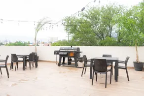 New modern Loft6 MT w/AC/Great Location/Work Space - Image 5