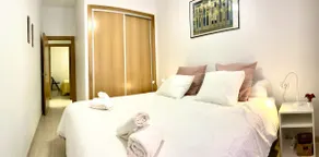 Adelfa: 2 bedrooms, A/C, free parking, next to Hospital - Image 2