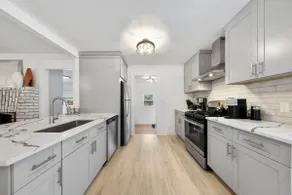 Modern farmhouse w/ heated pool, beach, horses and winery in heart of North Fork - Image 5