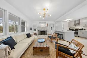 Modern farmhouse w/ heated pool, beach, horses and winery in heart of North Fork - Image 4