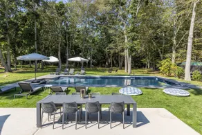 Modern farmhouse w/ heated pool, beach, horses and winery in heart of North Fork - Image 2