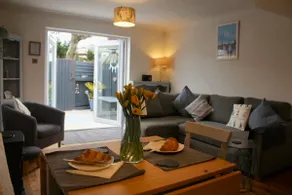 Homely Seaside Stay in Babbacombe - Image 4