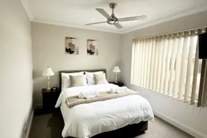 Stylish townhouse close to Morwell CBD - Image 2