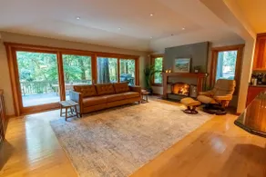 Bridle Trails Treehouse - Image 4