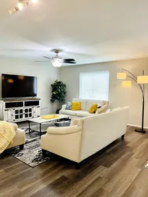 Modern and Stylish updated home - Image 3