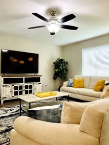 Modern and Stylish updated home - Image 4