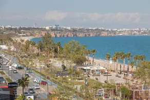 Seaside Luxury Flat on Beach - Image 4
