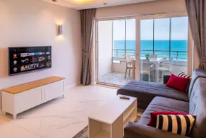 Seaside Luxury Flat on Beach - Image 5