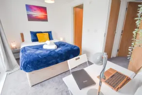 Spacious 5BR House 3 Bathrooms ideal for CONTRACTORS free PARKING - Image 3