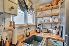 Cozy & Historic Gem - Free Parking Patio -Sleeps 6 - Image 5