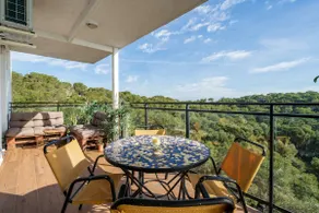 Luxurious ocean and mountain views - Image 4
