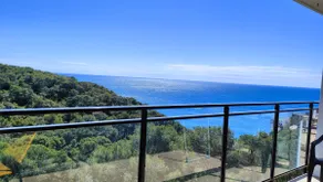 Luxurious ocean and mountain views - Image 5