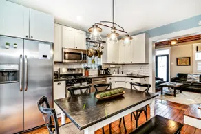 Urban Charm 4BR-2BR Retreat with Patio & Parking - Image 5