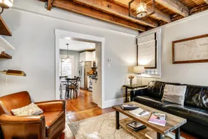Urban Charm 4BR-2BR Retreat with Patio & Parking - Image 3