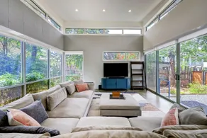 Modern Luxury 3/2 close to downtown - Image 2