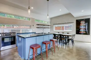 Modern Luxury 3/2 close to downtown - Image 5