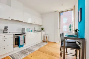 Modern Flat in Lincoln Centre w/Parking Included - Image 5