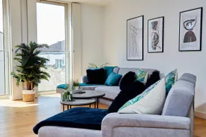 Modern Flat in Lincoln Centre w/Parking Included - Image 2