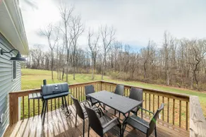 The Madison, 5 Minutes to Downtown, Firepit and Deck! - Image 5