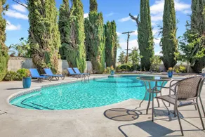 Mid-Century Ranch Home 4+3 Pool & Spa- Sleeps 10 - Image 2