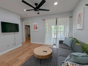 Boutique Riverside Condo - 5 min to DT - Image 5